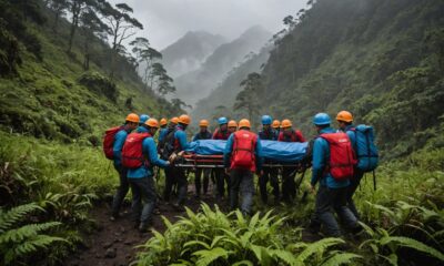 twenty volunteers rescue climber